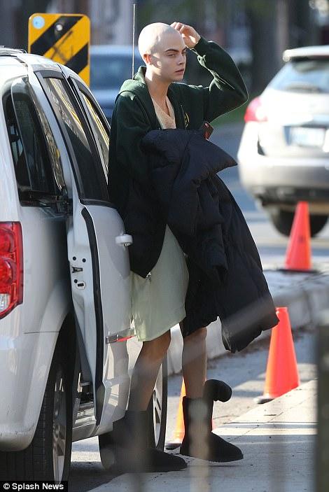 Từng là mỹ nhân hàng đầu thế giới, Cara Delevingne giờ bỗng cạo trọc đầu - Ảnh 6.