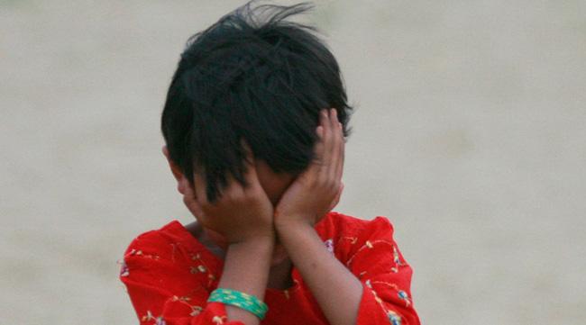 Đức: Bố nhẫn tâm cưỡng bức con gái 2 tuổi rồi livestream lên trang web đen - Ảnh 1.