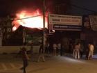 Hà Nội: Gara ô tô bốc cháy dữ dội trong đêm khiến nhiều người hoảng hốt