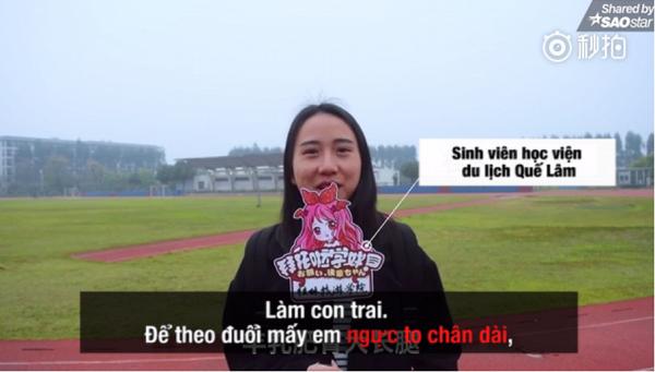 Sức hút của “ngực to chân dài”.