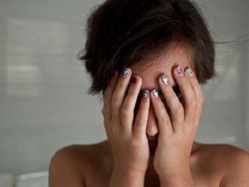 Nữ sinh khủng hoảng vì bị tung ảnh lên web 'đen'