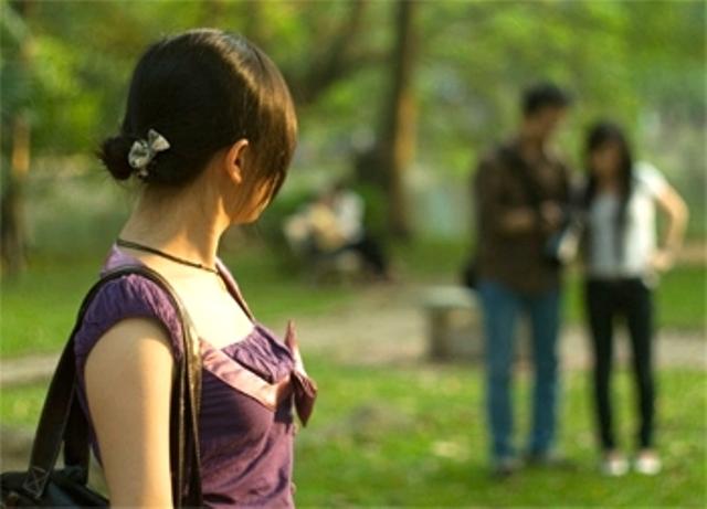 chi vi di du hoc, co gai tre bi ban than "cuop" mat ban trai 8 nam - 3