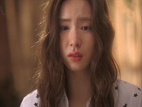 Chết lặng khi về nhà giữa khuya và bắt gặp cảnh tượng này trong phòng ngủ