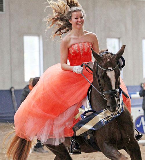 ghen ti voi cuoc song nhu mo cua nu ty phu tre nhat the gioi hinh anh 11