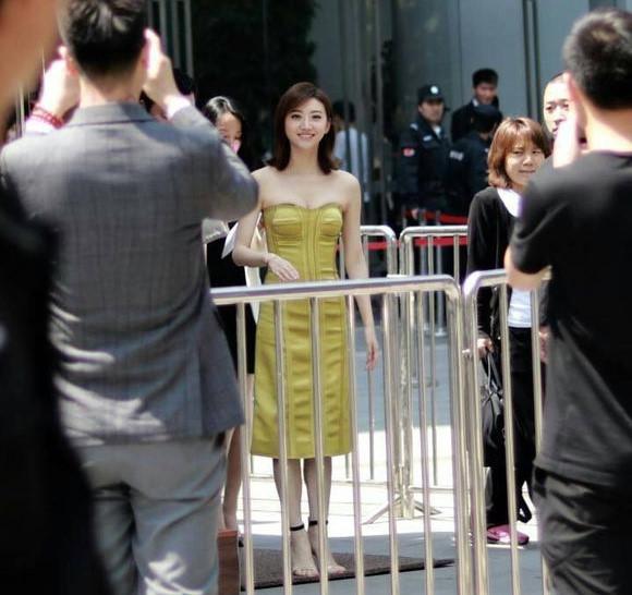 My nhan phim 'Kong' Canh Diem bi chi trich de mac hai nguoi quy goi phong van