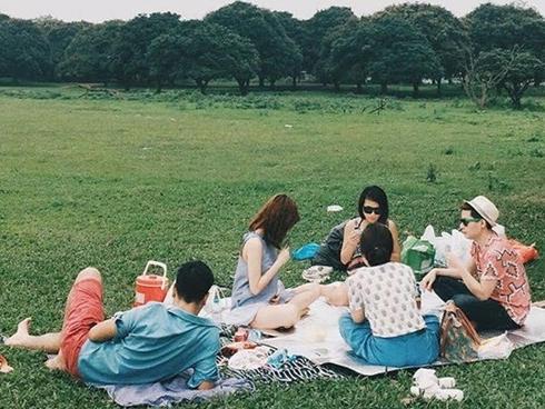 Cần gì đi đâu xa, Hà Nội có 2 khu vườn xinh xắn 'đẹp như truyện cổ tích' như này cơ mà!