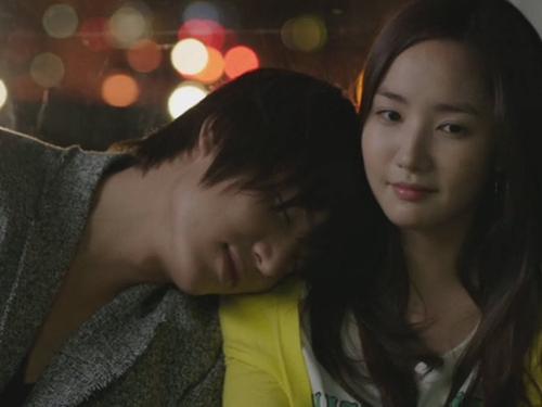 Lí do không ngờ khiến chồng chán vợ đẹp, mê mẩn cô thư ký kém sắc