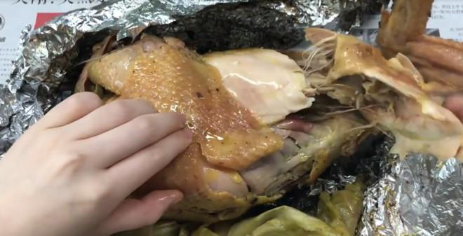 'Thanh nu cong so' gay cuoi khi nuong ga bang chau cay hinh anh 1