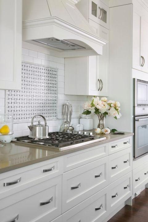 Để giữ nhà bếp luôn sạch sẽ, sáng đẹp như mơ, gia chủ nào cũng phải cân nhắc những điều này