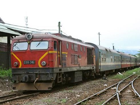 Tin hot trong ngày: Gãy đường ray tàu hỏa, hơn 1.000 hành khách thoát nạn