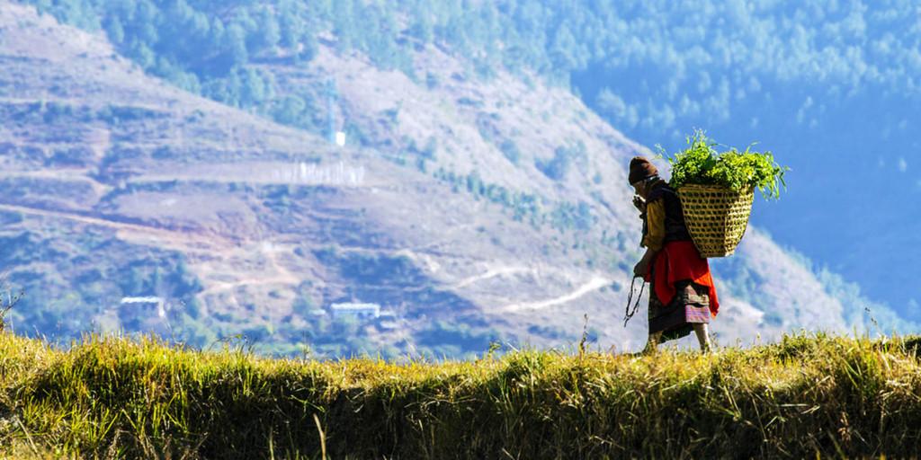 10. Bhutan đồng nghĩa với sự thanh bình: Đây có lẽ là quốc gia tốt nhất thế giới nếu bạn muốn tới để hoàn toàn thư giãn, tái kết nối với những điều tuyệt vời, như thiên nhiên, núi non, và tìm về chính mình. Người dân tốt bụng, mọi thứ đều giản đơn, khiến du khách gần như có thể buông bỏ mọi mối lo nếu đặt chân tới Bhutan. Ảnh: Inspirebhutan.