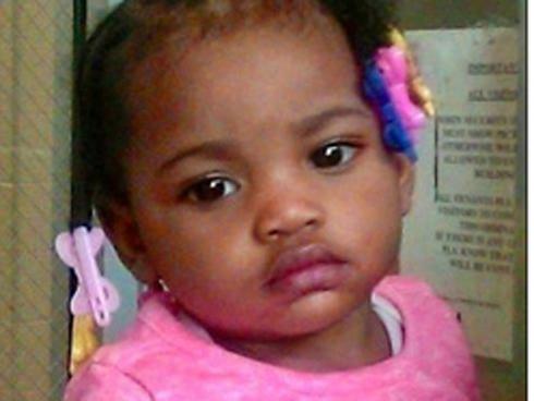 Mẹ đau đớn phát hiện thi thể con gái 16 tháng tuổi dưới ghế sau 30 giờ mất tích