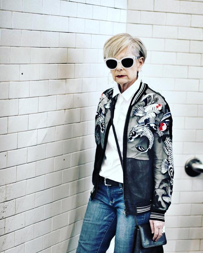 Mê mẩn gu thời trang chất đừng hỏi của bà giáo 63 tuổi bị nhầm là ngôi sao nổi tiếng