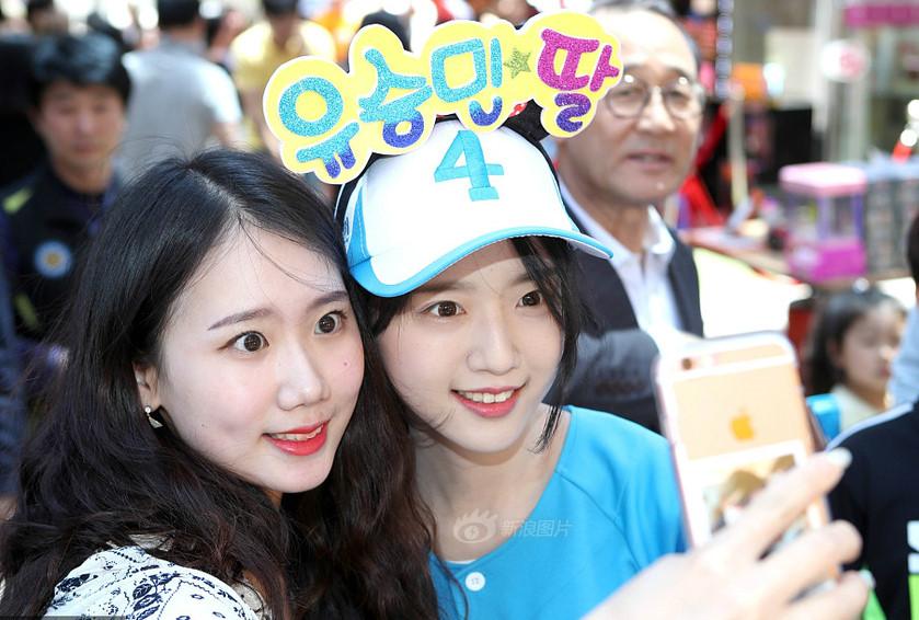 Con gai xinh dep cua ung vien tong thong Han Quoc lai 'gay bao' mang hinh anh 5