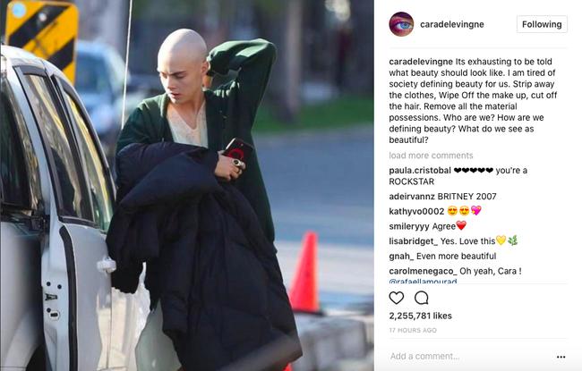 Cạo đầu trọc lốc, mặt phờ phạc và ăn mặc xuề xòa, Cara Delevingne vẫn truyền cảm hứng cho giới trẻ bằng thông điệp này - Ảnh 1.