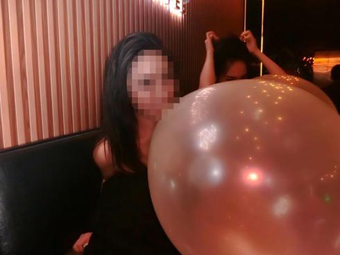 Thiếu nữ 9x lên cơn co giật, mất giọng nói vì hút liên tục 20 - 30 quả bóng cười