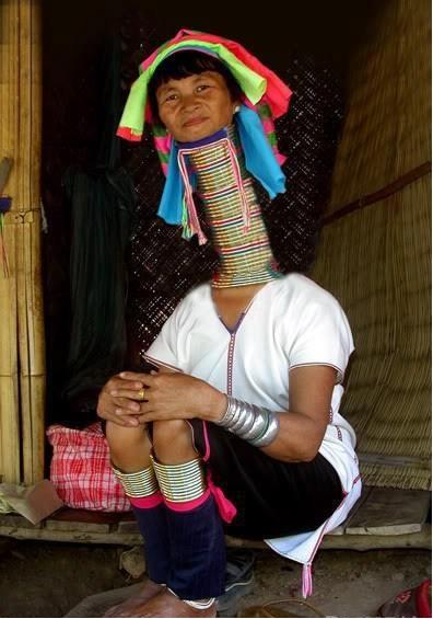 Dân tộc đeo vòng cổ dài ở Việt Nam: Vẻ đẹp kỳ lạ và văn hóa đặc sắc