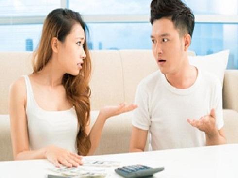 Chàng trai mời bạn gái về ăn cơm đòi chia đôi tiền đi chợ