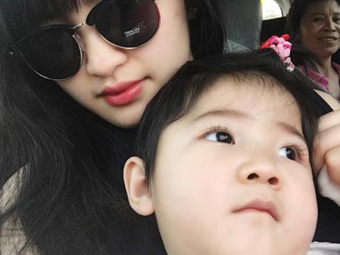 Tin hot trong ngày: Bé gái Lào Cai 'da bọc xương' gây bất ngờ với hình ảnh mới