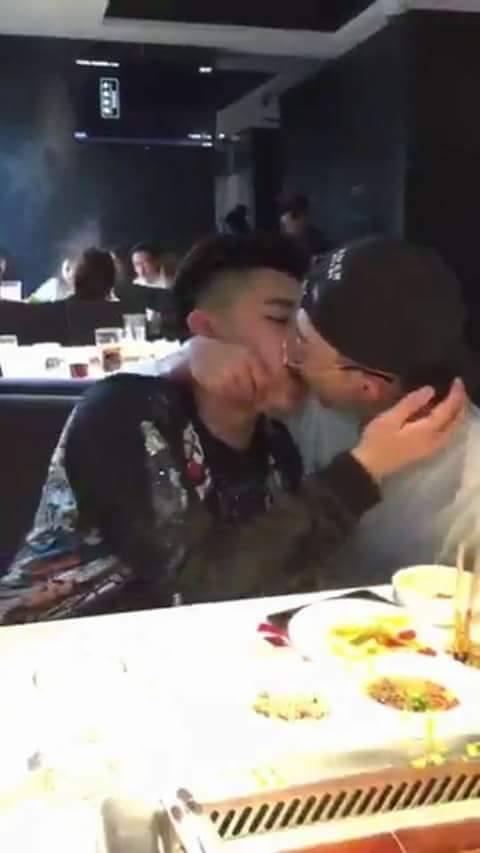 Sự thật của nghi vấn hình ảnh Noo Phước Thịnh hôn trai lạ gây chấn động - Ảnh 1.