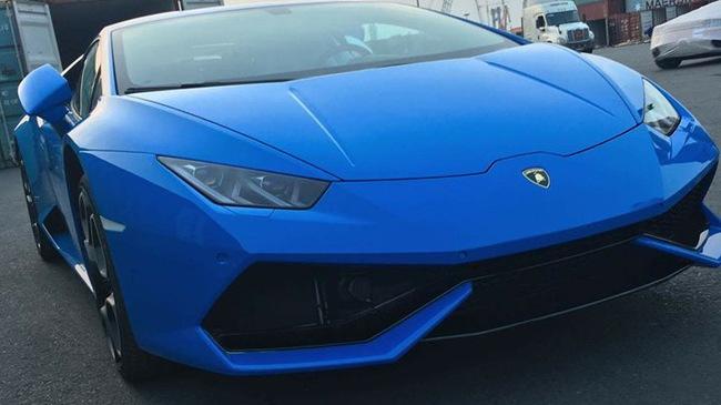 Lamborghini Huracan màu xanh Lemans độc nhất cập bến Việt Nam