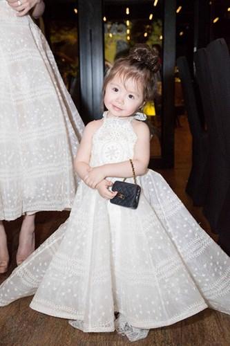 con gai sao viet be ti nhung da "cuc chanh" voi loat tui dieu - 2