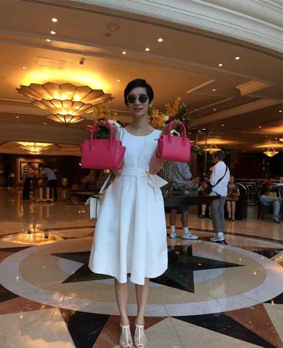 con gai sao viet be ti nhung da "cuc chanh" voi loat tui dieu - 16