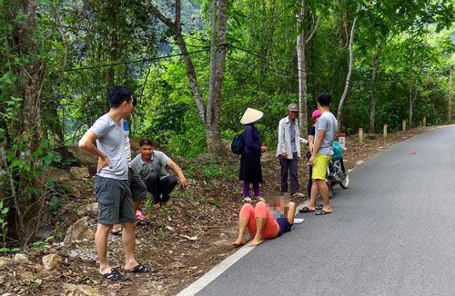 o to mat phanh lao xuong vuc, chong day vo ra ngoai de song nuoi con - 1