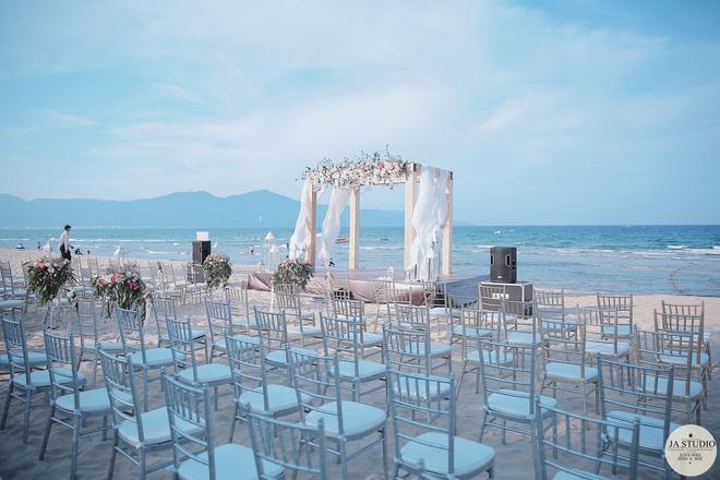 Những khoảnh khắc đẹp lung linh trong "đám cưới bạc tỉ" lần 2 của Hằng Túi - Ảnh 4.