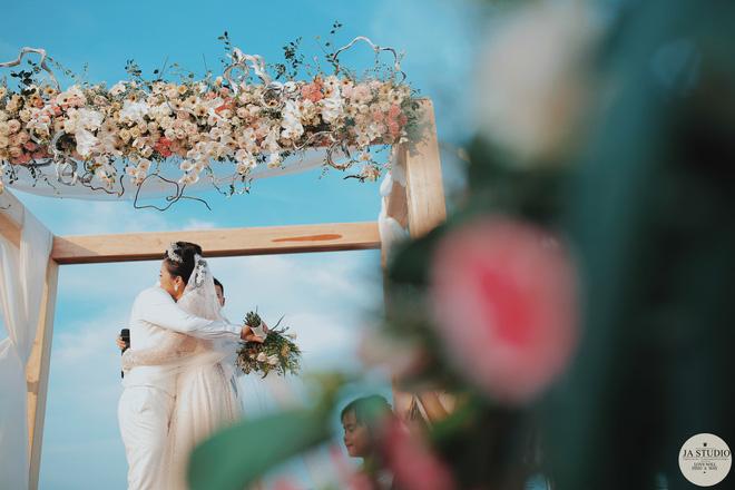 Những khoảnh khắc đẹp lung linh trong "đám cưới bạc tỉ" lần 2 của Hằng Túi - Ảnh 5.