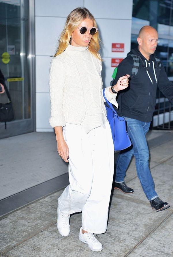 Cô nàng tuổi 30 diện sneaker thế nào mới đúng chất