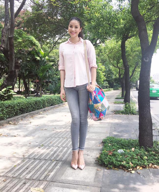 Lộng lẫy thảm đỏ, hàng hiệu đầy kho nhưng ngoài đời Phạm Hương vẫn thường ăn vận giản dị không ngờ - Ảnh 8.