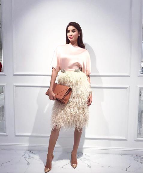 Lộng lẫy thảm đỏ, hàng hiệu đầy kho nhưng ngoài đời Phạm Hương vẫn thường ăn vận giản dị không ngờ - Ảnh 7.