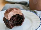 Công thức làm bánh cupcake chocolate mềm mịn ngon chưa từng thấy