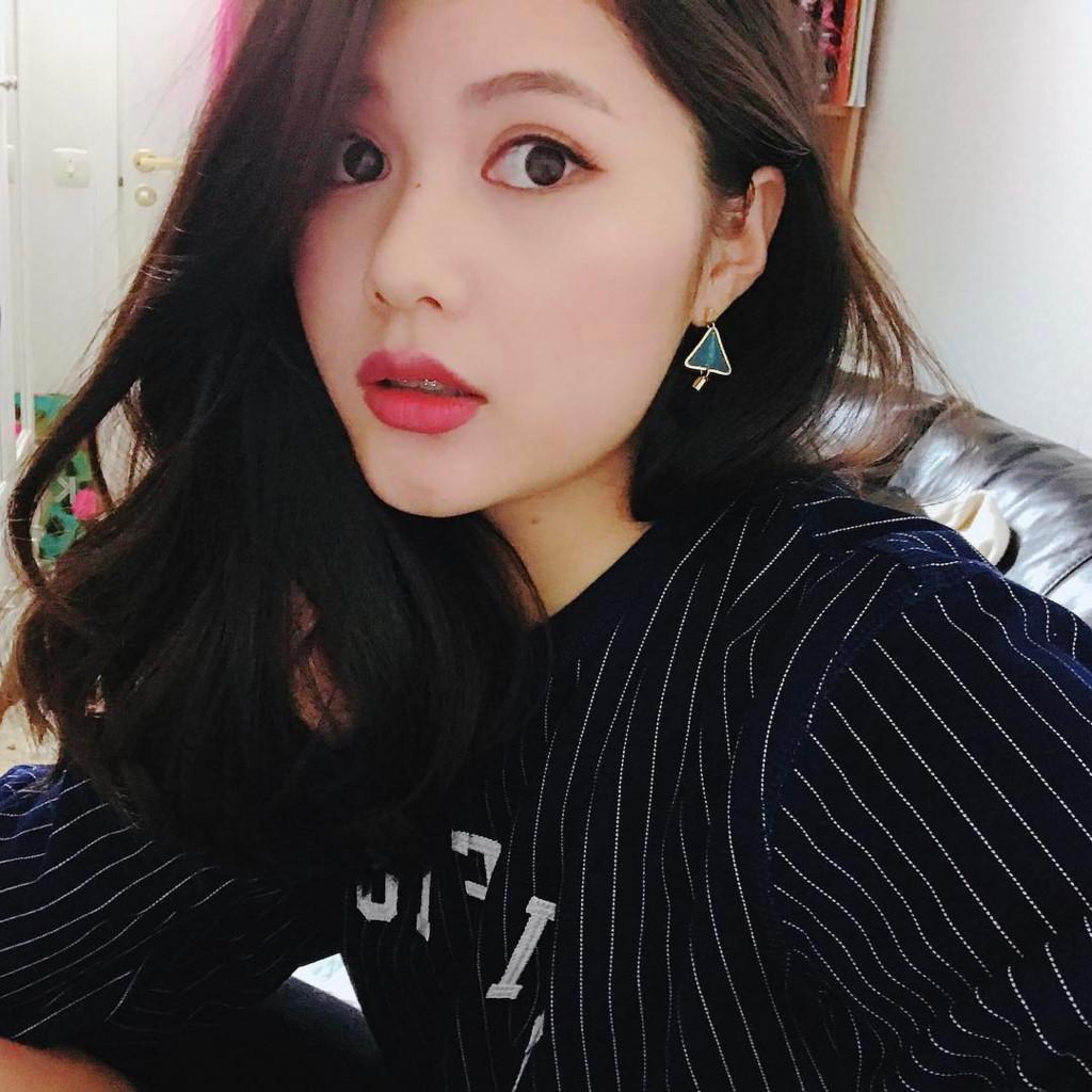 Co gai xinh dep duoc cho la nguoi yeu bi mat cua Trinh Thang Binh hinh anh 3