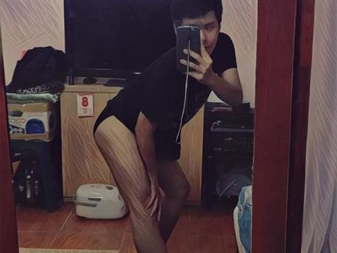 Đời sống hot teen 24h: Đức Anh Hugo gây shock với ảnh selfie khoe vòng 3 gợi cảm