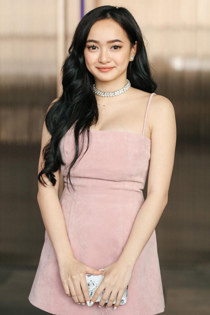 co gai thap be nhung vong 1 goi cam den ngoc trinh cung phai chao thua - 5