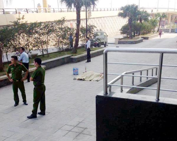 Hà Nội: Người phụ nữ nghi trầm cảm nhảy từ tầng cao chung cư tự tử - Ảnh 1.