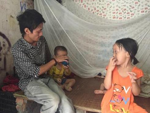 Ông bố địu con nhặt rác ở Hà Nội từng bị dân mạng 'bóc phốt' giờ ra sao?