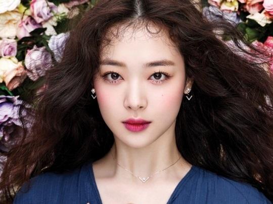 Bạn trai cũ đăng ảnh ám chỉ Sulli 'bắt ca hai tay'