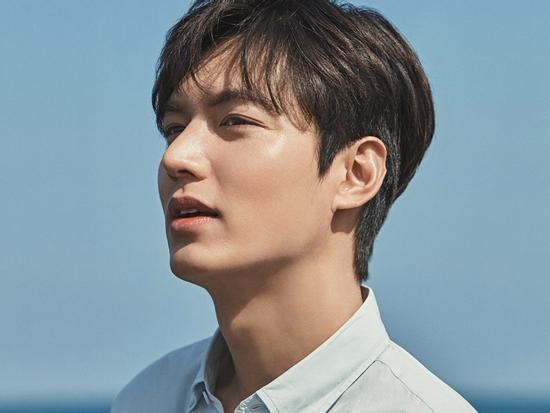 Lee Min Ho tung loạt ảnh đẹp ngất ngây tặng fan trước ngày nhập ngũ