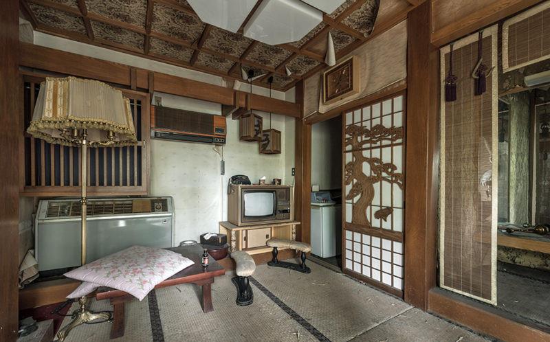 Ben trong 'khach san tinh yeu' bi don co ma hinh anh 4