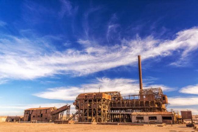 Humberstone, Chile: Humberstone là một thị trấn sầm uất vào thế kỷ thứ 19, rồi suy tàn vào đầu thế kỷ 20 trước khi trở nên bỏ hoang hoàn toàn vào năm 1960. Gần 50 năm sau, nơi đây được công nhận là di sản thế giới.