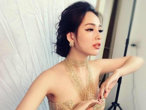 Sexy, nóng bỏng hết nấc mà Mai Phương Thúy vẫn bị người yêu chê 'nhạt'