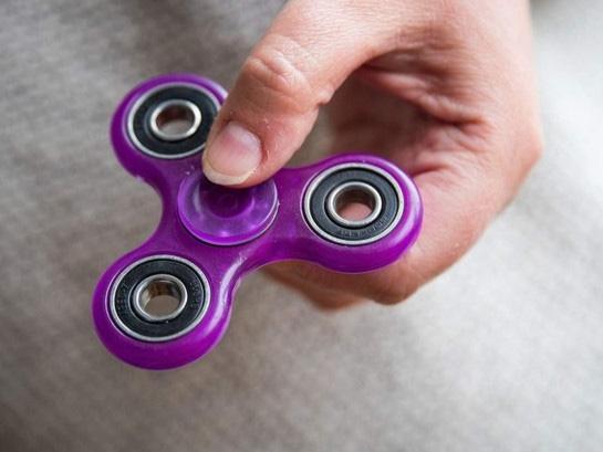 Chơi Fidget Spinner