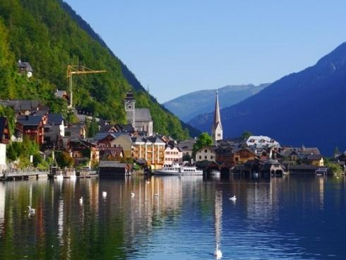 Sống chậm ở ngôi làng nhỏ nổi tiếng Hallstatt