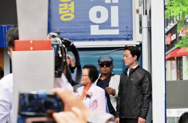 Vệ sĩ đẹp trai như tài tử của tân Tổng thống Hàn Quốc khiến dân mạng đứng ngồi không yên - Ảnh 5.