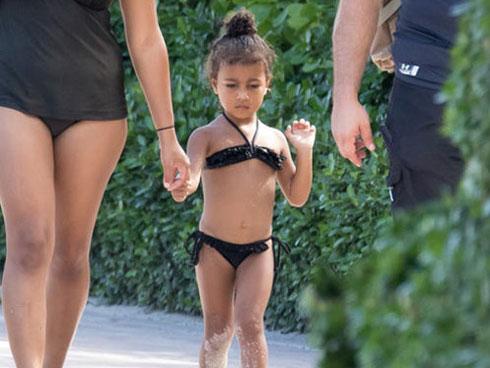 Mới 3 tuổi, con gái Kim đã trở thành sao nhí sành điệu