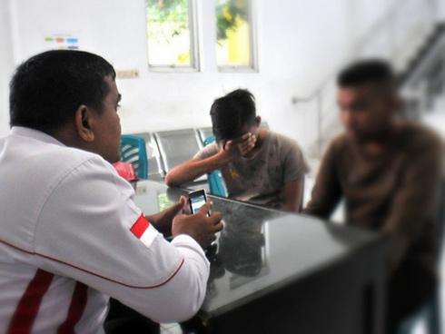 Chuyện người đồng tính: Yêu lén lút, cưới vợ che mắt thiên hạ rồi lâm vào bi kịch