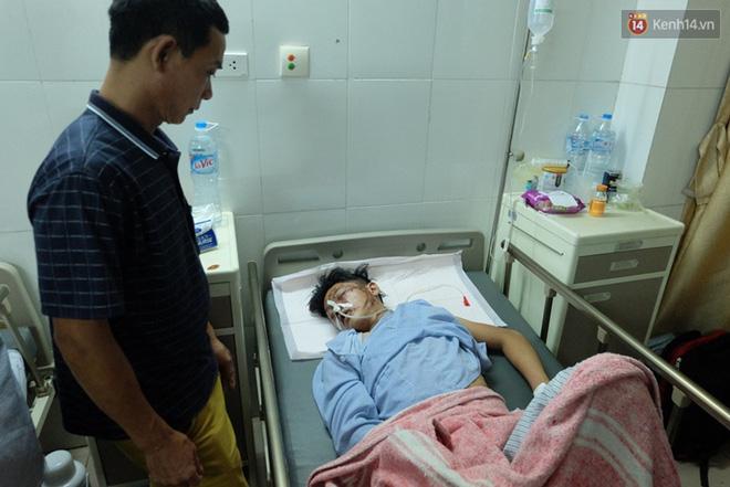Người thân không nhận ra nam sinh mắc kẹt dưới gầm ô tô Camry sau tai nạn kinh hoàng ở Bắc Ninh - Ảnh 4.